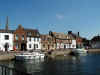 p9130012TownQuayFromStIvesBridgeChapel.JPG (183236 bytes)